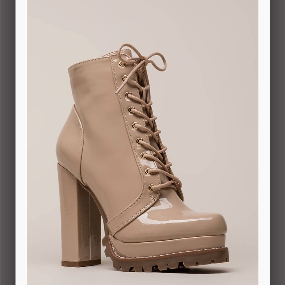 PLATFORM BOOTIES 🧦
